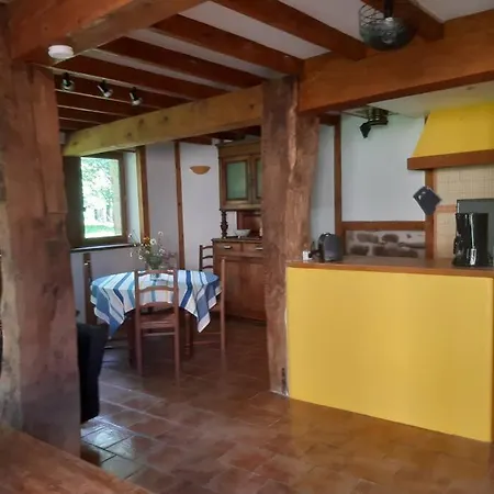 Vakantiehuis A La Ferme Qui Prend Racines Viscomtat